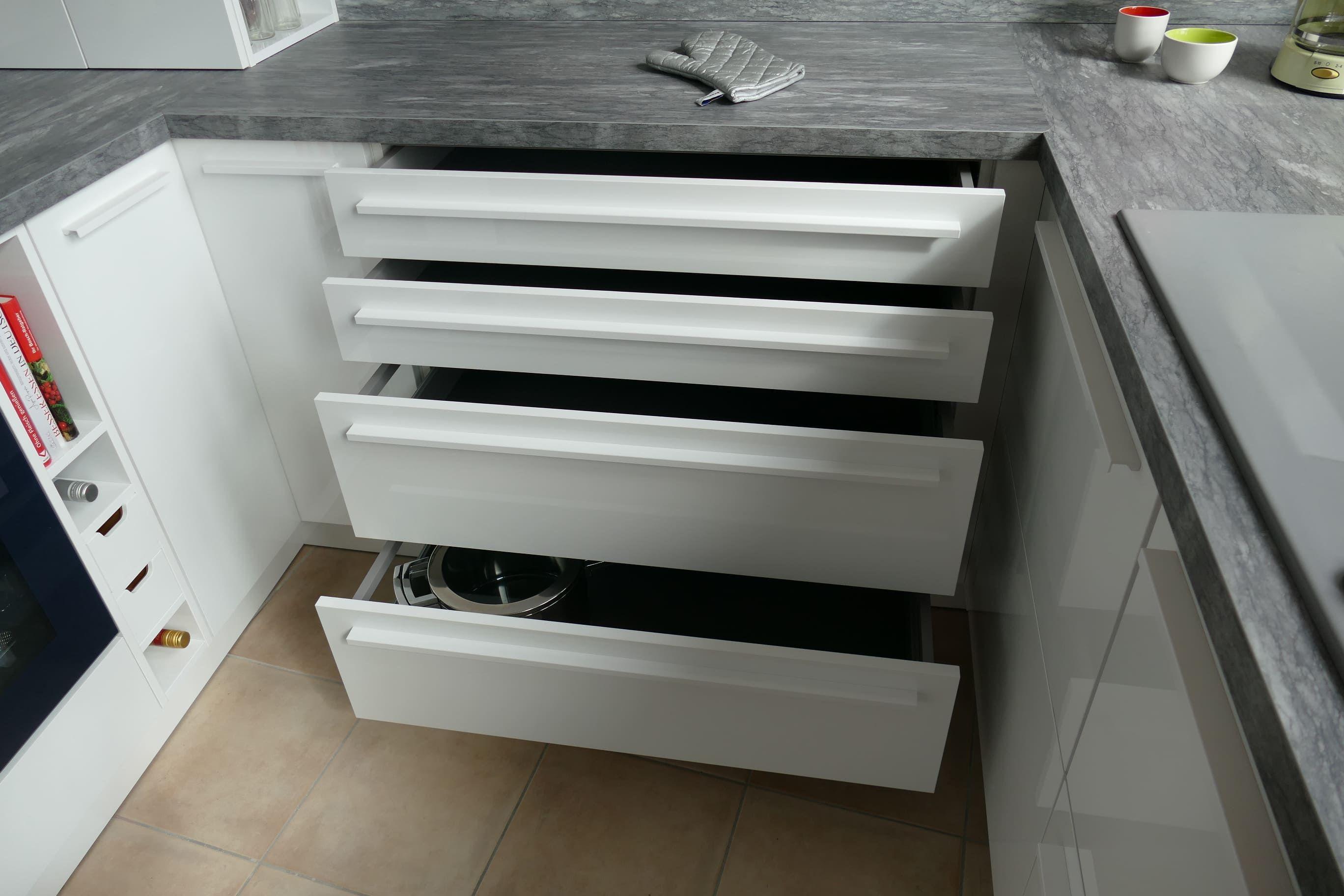 Mehrwert 2 Schubkästen und 2 Auszüge.jpg