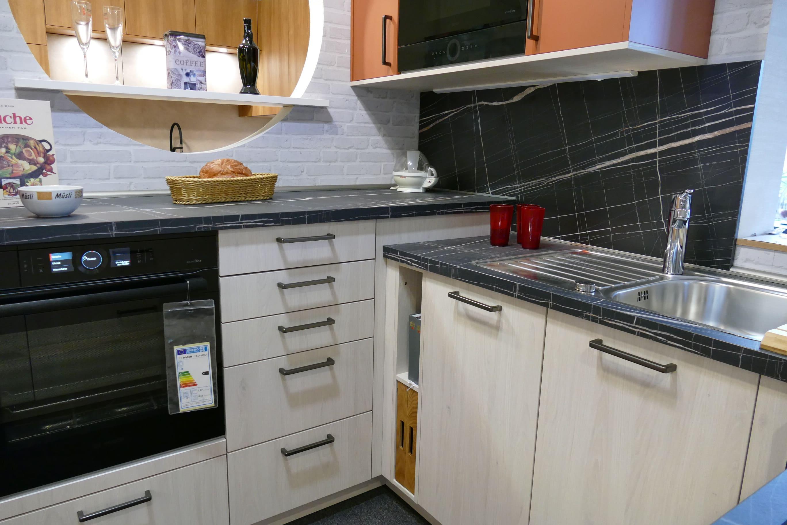 Küche mit 2 verschieden Arbeitshöhen