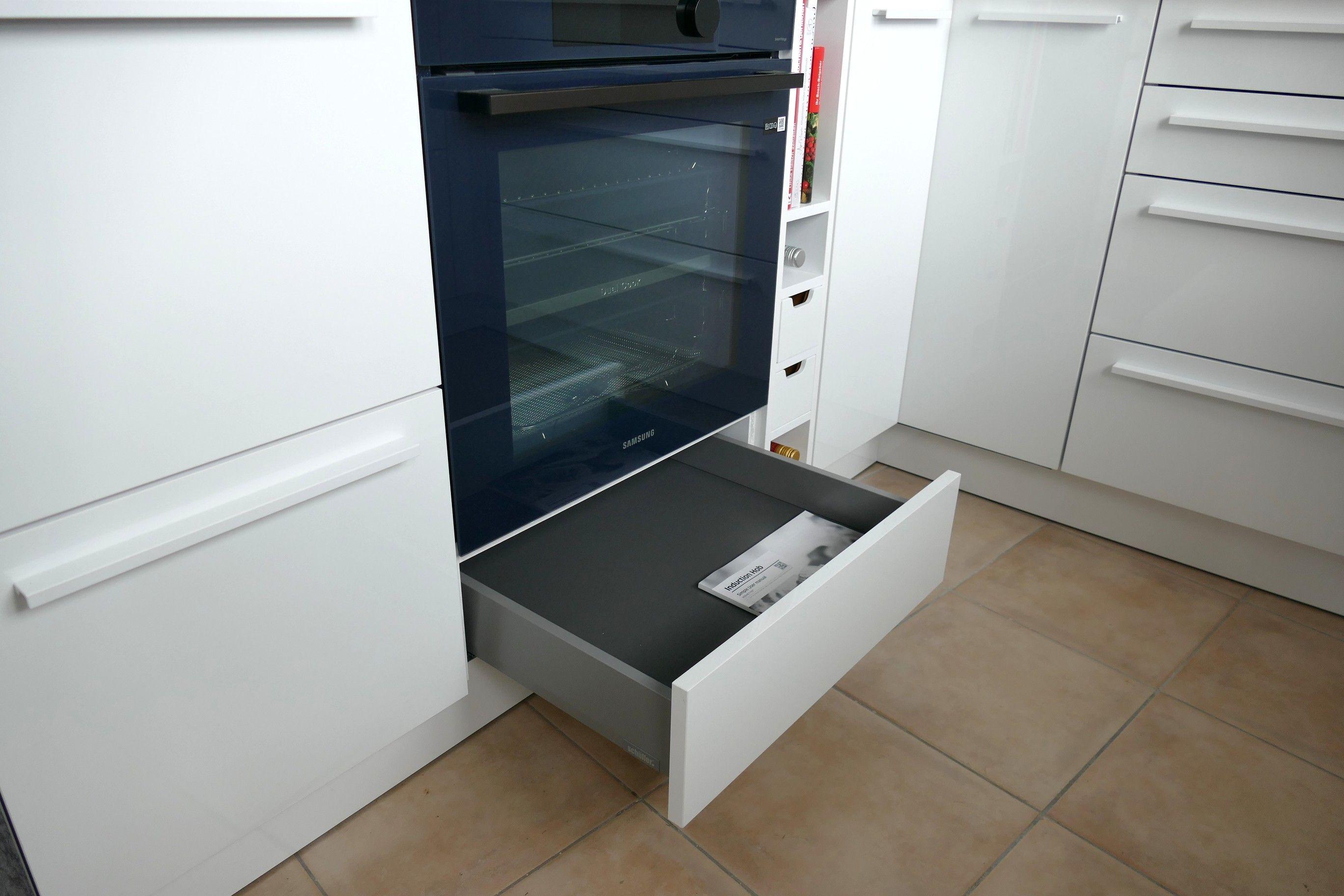 Schubkasten unter Backofen.JPG