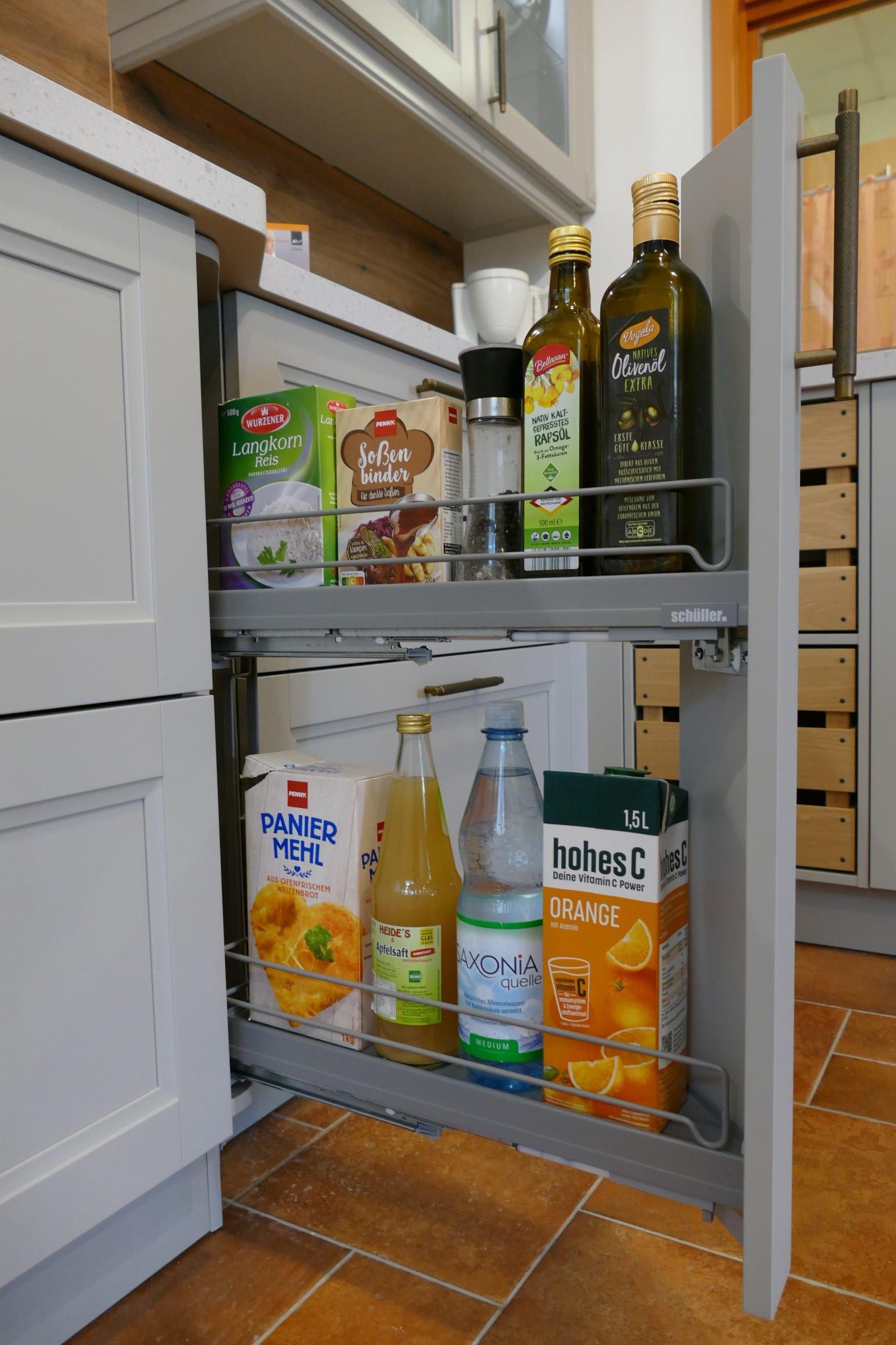 der Mini-Apotheker im Unterschrank.JPG