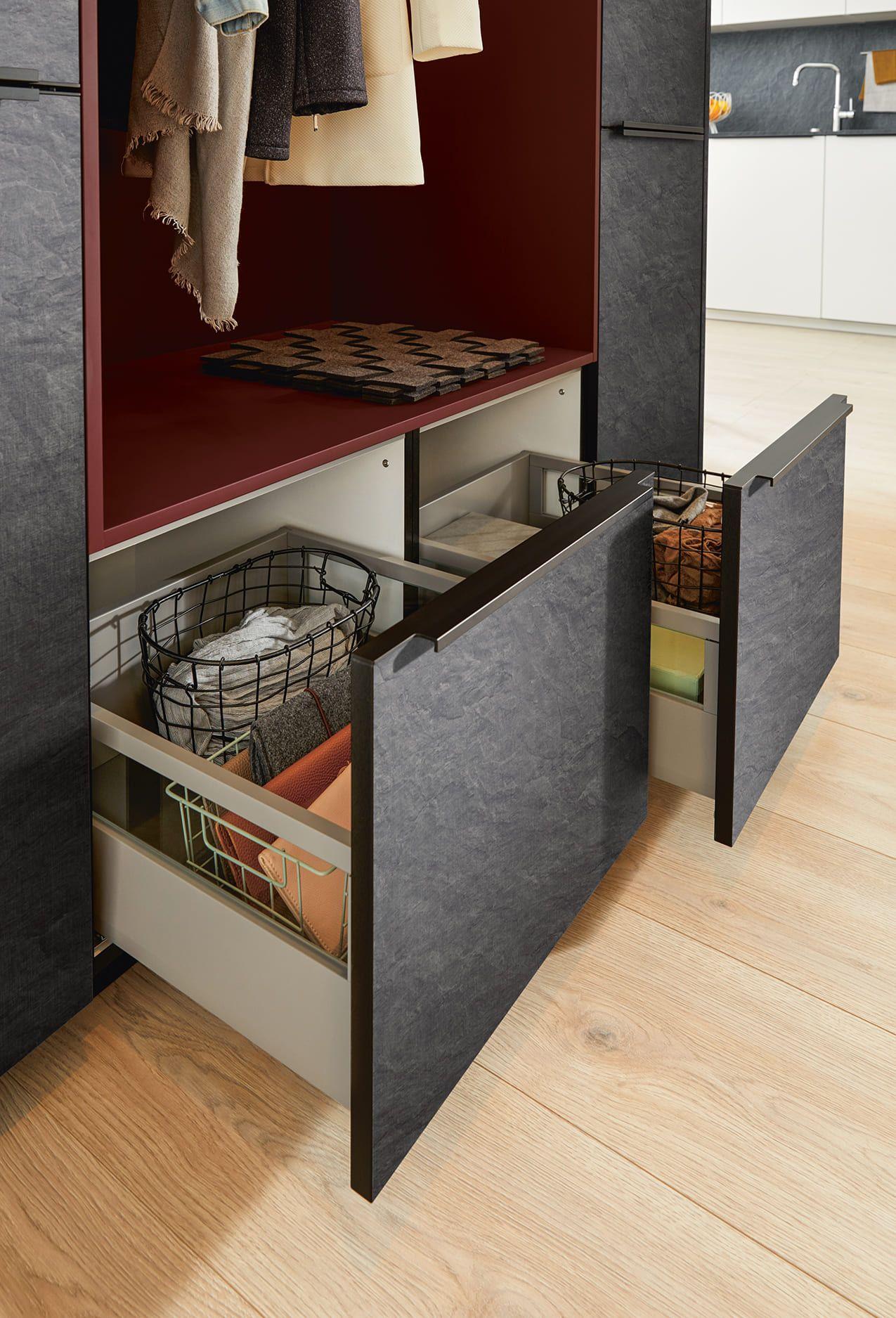 Auszuge einer Garderobe im Program m Schüller ELBA Alvaro schiefer.jpg