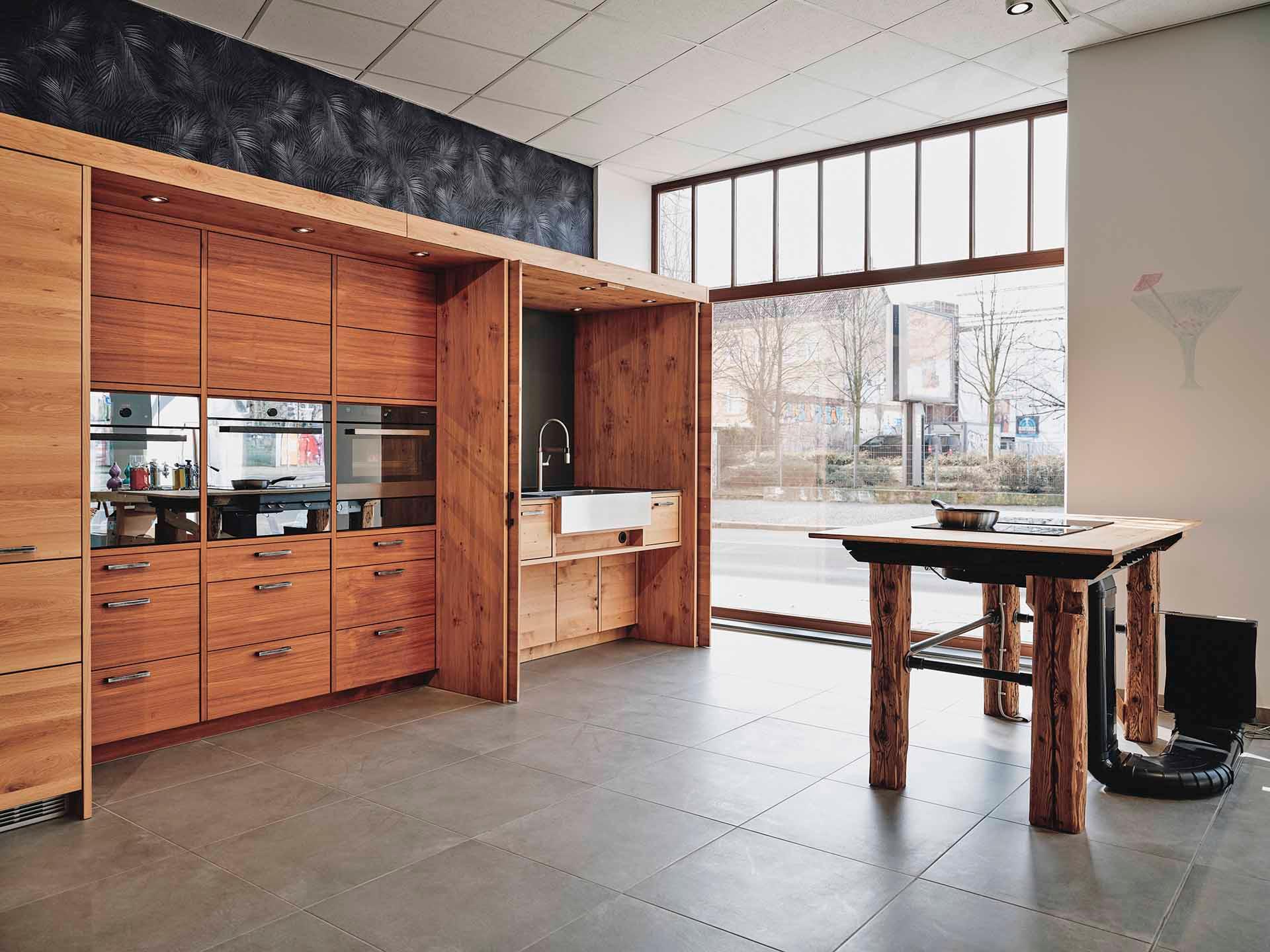 Kuchenkunstwerk-mi t autarkem Muldenlüfter.jpg