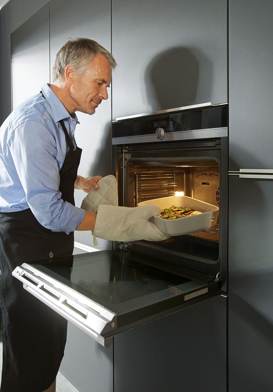 Übersicht und Sicherheit Backofen hocheingebaut.jpg